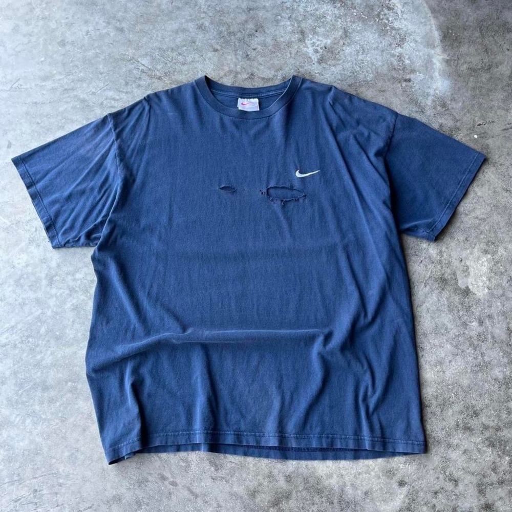 VINTAGE 90s THRASHED NIKE TEE
